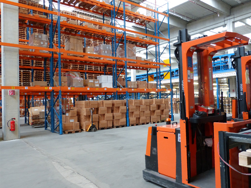 Heavy duty pallet racking in warehouse